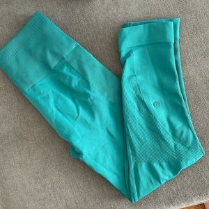 Teal lagune Lululemon leggings